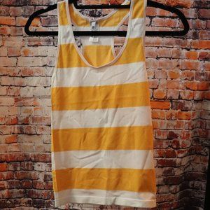 Women's form-fitting racer back tank top